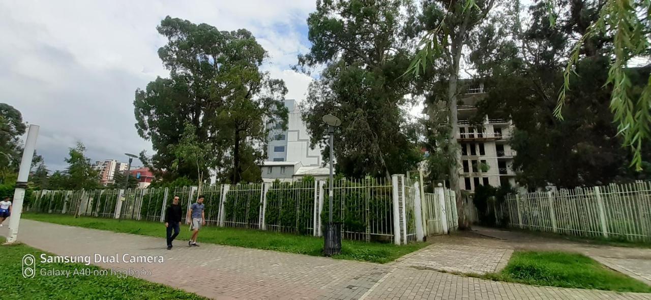Parkside Apartament Lejlighed Batumi Eksteriør billede